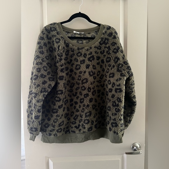 Workshop leopard print olive green plush pullover sweater in size 2X - Picture 6 of 14